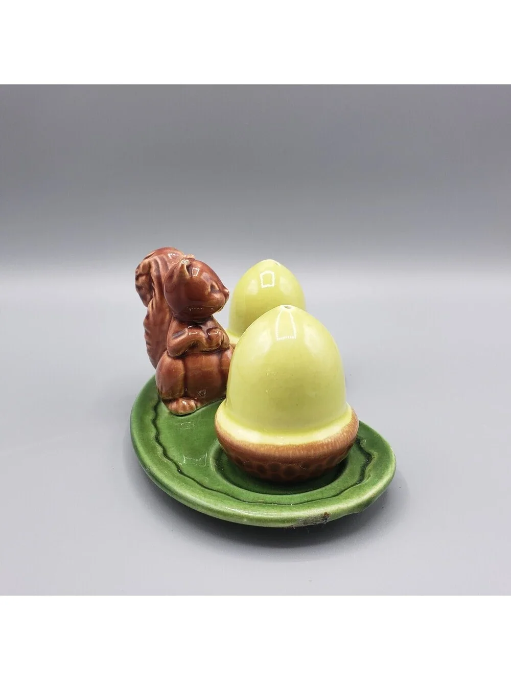 Vintage Squirrel Acorn Salt & Pepper Shakers Tray Green Arcadia Ceramics Calif
